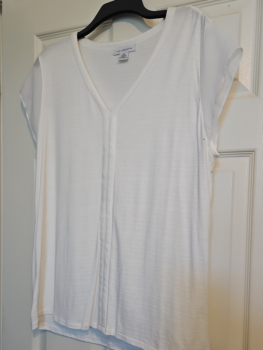 Liz Claiborne White V-Neck Cap Sleeve Top
